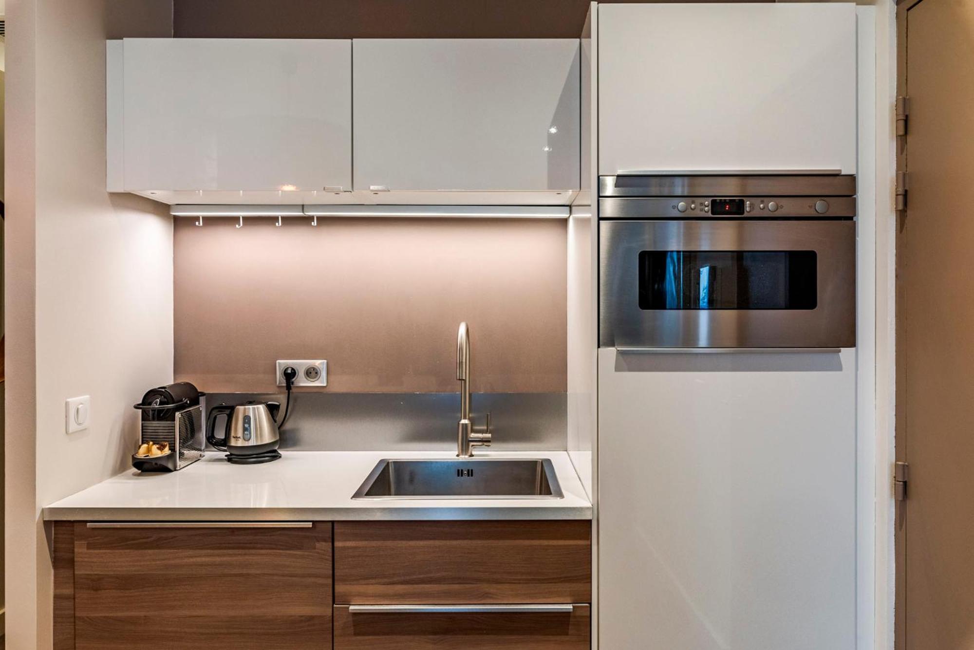 Luxury Family 2Br - Prime Location, Walk To Beach & Shopping, Sunny Balcony - Totolulu Cannes Hoche Exteriér fotografie