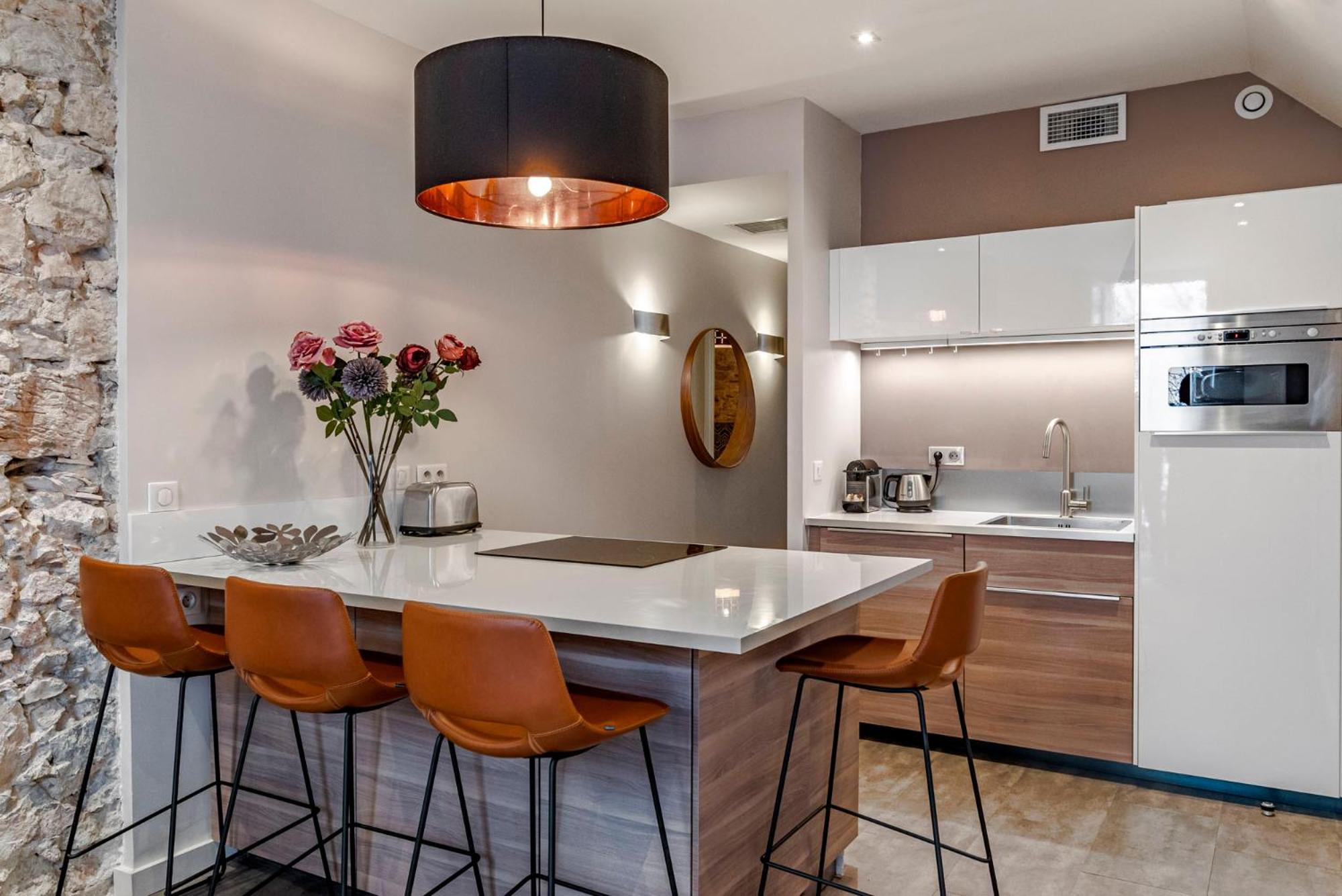 Luxury Family 2Br - Prime Location, Walk To Beach & Shopping, Sunny Balcony - Totolulu Cannes Hoche Exteriér fotografie