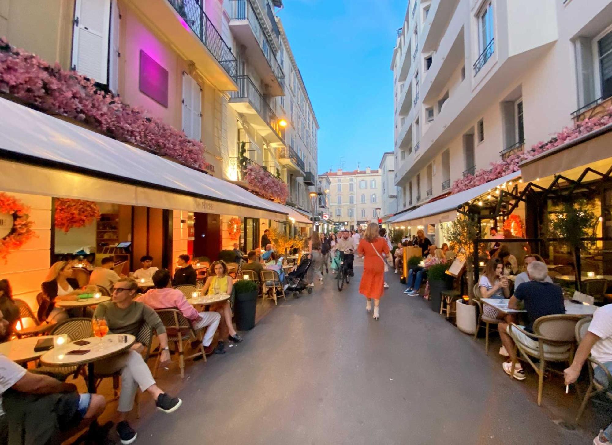 Luxury Family 2Br - Prime Location, Walk To Beach & Shopping, Sunny Balcony - Totolulu Cannes Hoche Exteriér fotografie