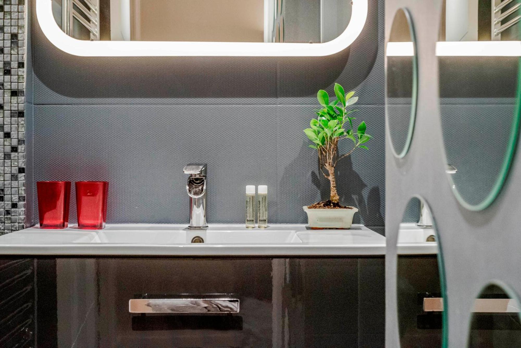 Luxury Family 2Br - Prime Location, Walk To Beach & Shopping, Sunny Balcony - Totolulu Cannes Hoche Exteriér fotografie